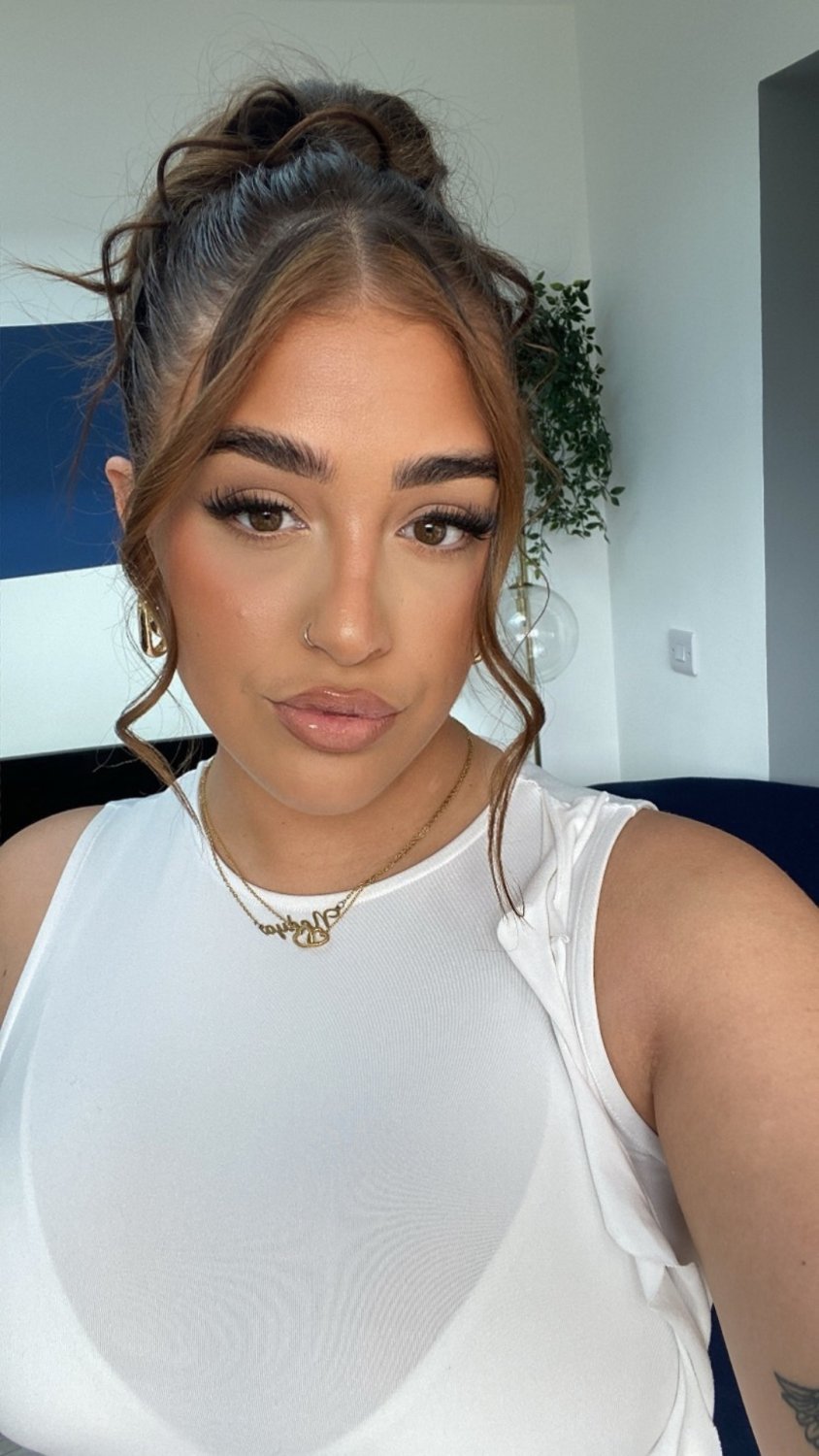 Hot slutty brunette uk chav pawg dsl #QX9hOT6L