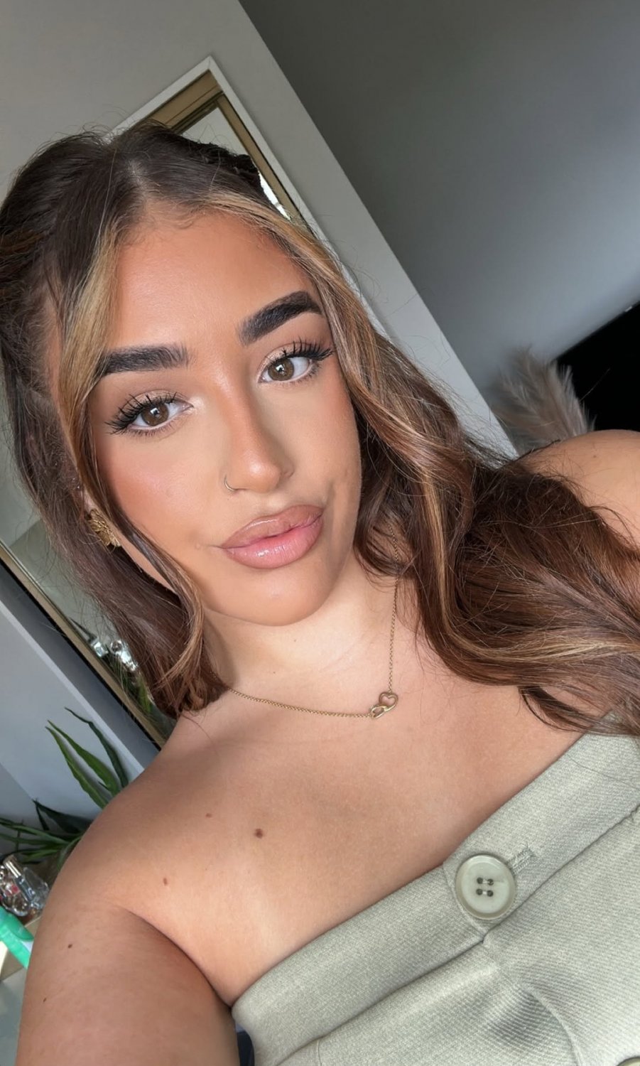 Hot slutty brunette uk chav pawg dsl #YSWYVFVD