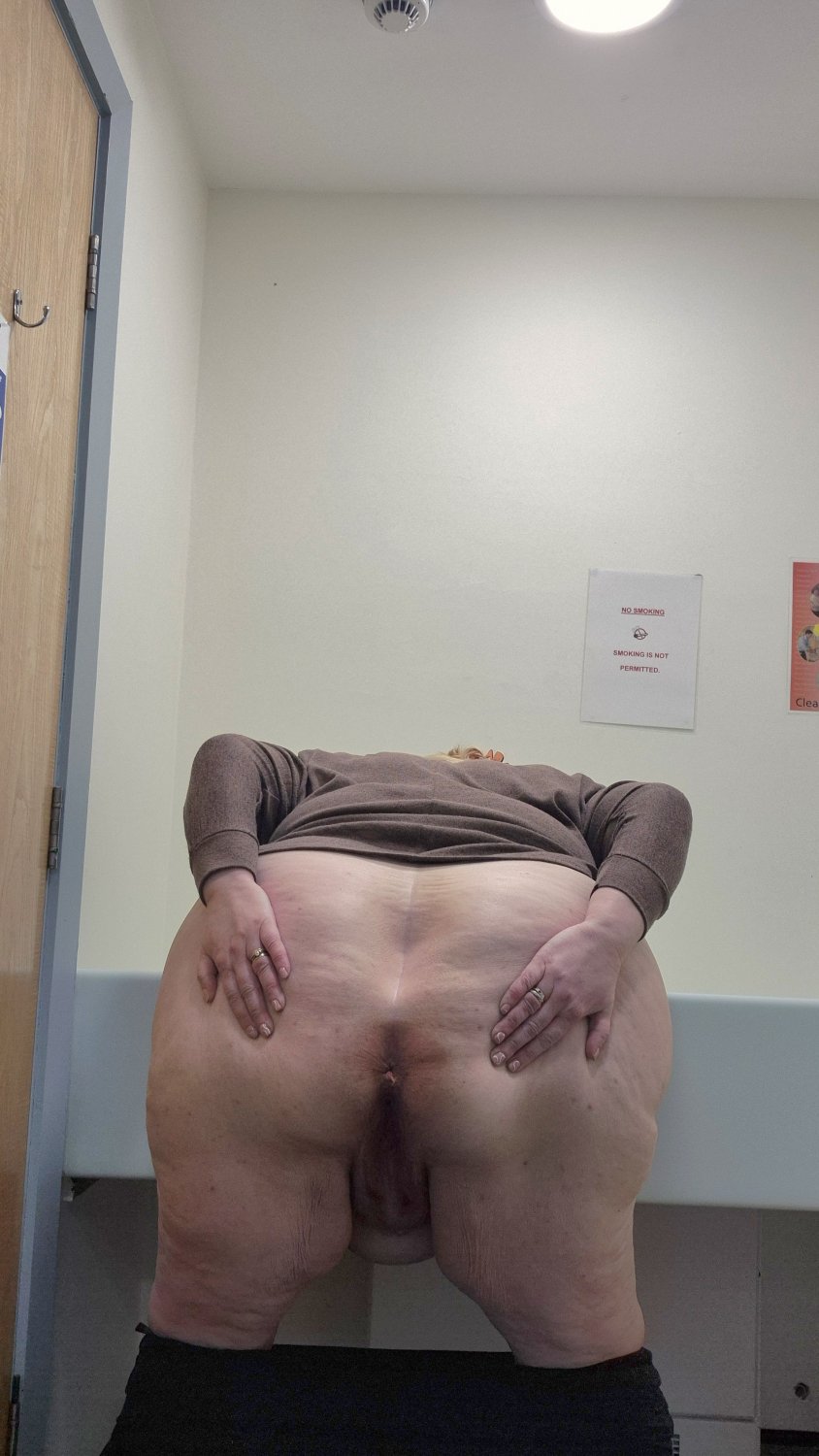 British mum showing her arse #xPXCWCeS